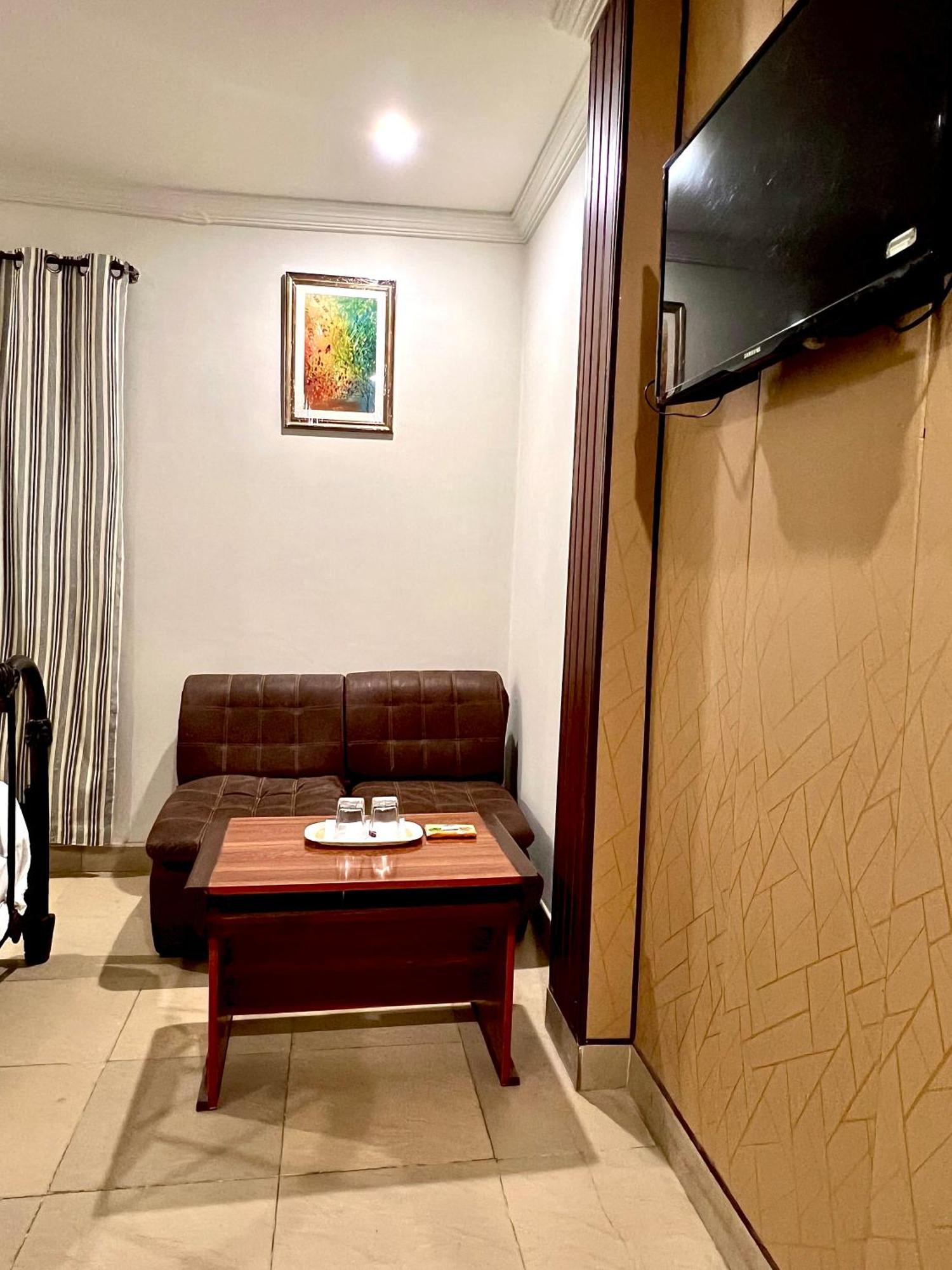 Babar House Hotel ไฟซาลาบัด ภายนอก รูปภาพ