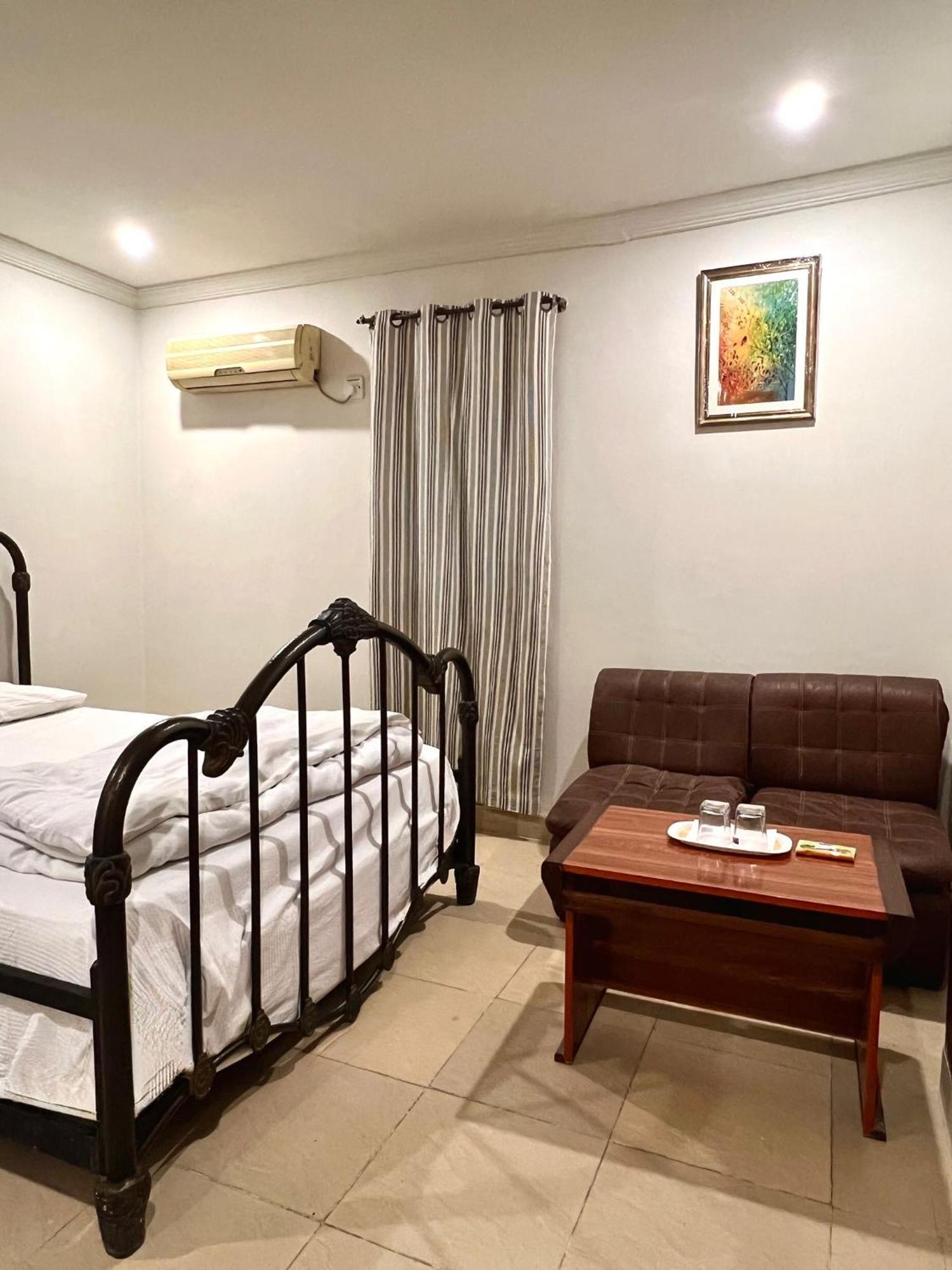 Babar House Hotel ไฟซาลาบัด ภายนอก รูปภาพ